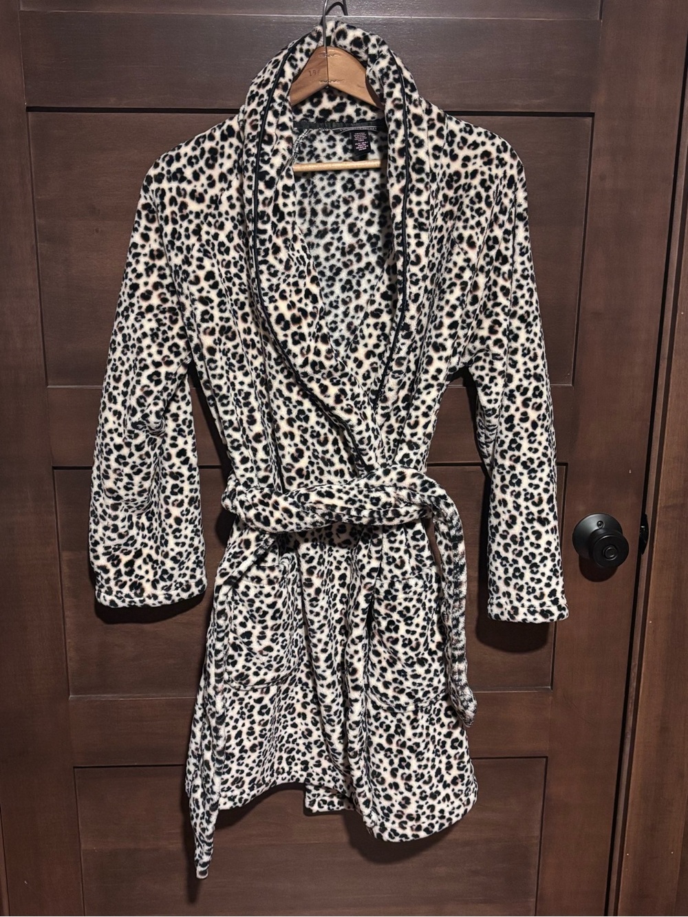 Victoria's Secret Plush Leopard Print Robe in Cream and Black Size XS/S